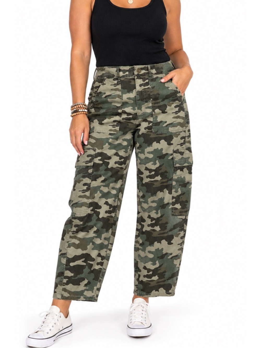 Universal Thread Mid-Rise Barrel Leg Cargo Pants, size 12